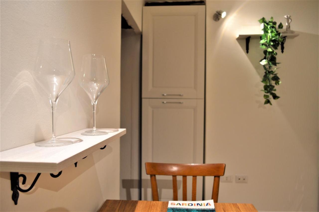 Domu 600 - Suite Mini Appartamento Cagliari Centro Storico Esterno foto