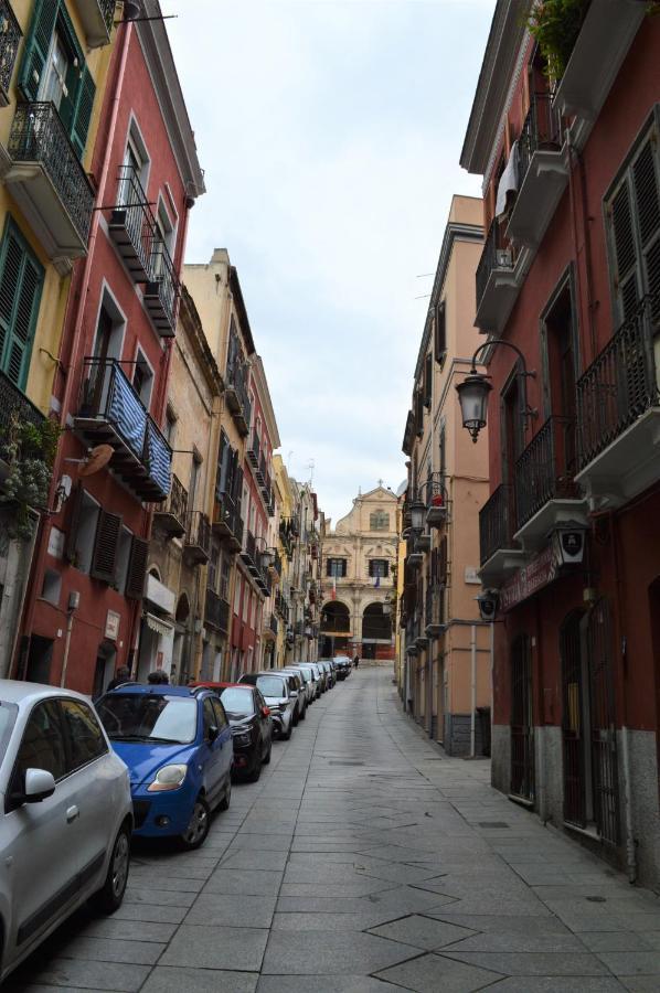Domu 600 - Suite Mini Appartamento Cagliari Centro Storico Esterno foto